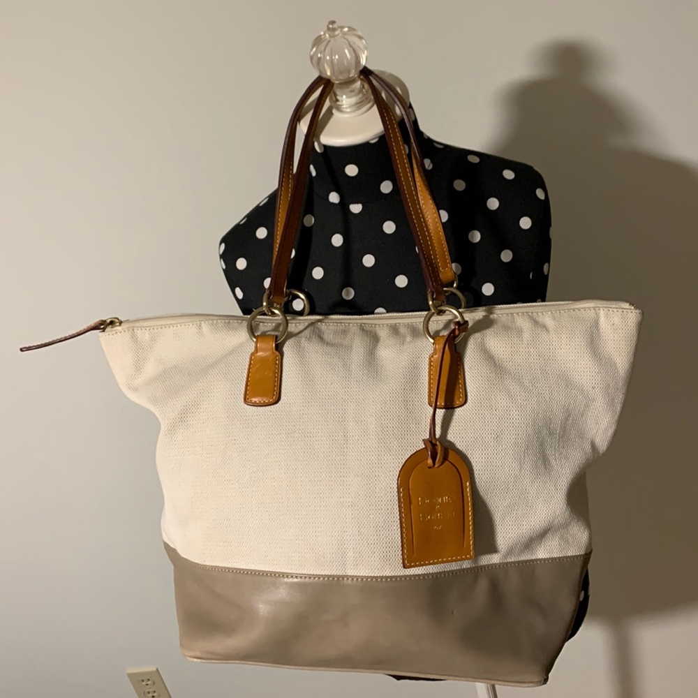 Dooney and Bourke Tote bag
